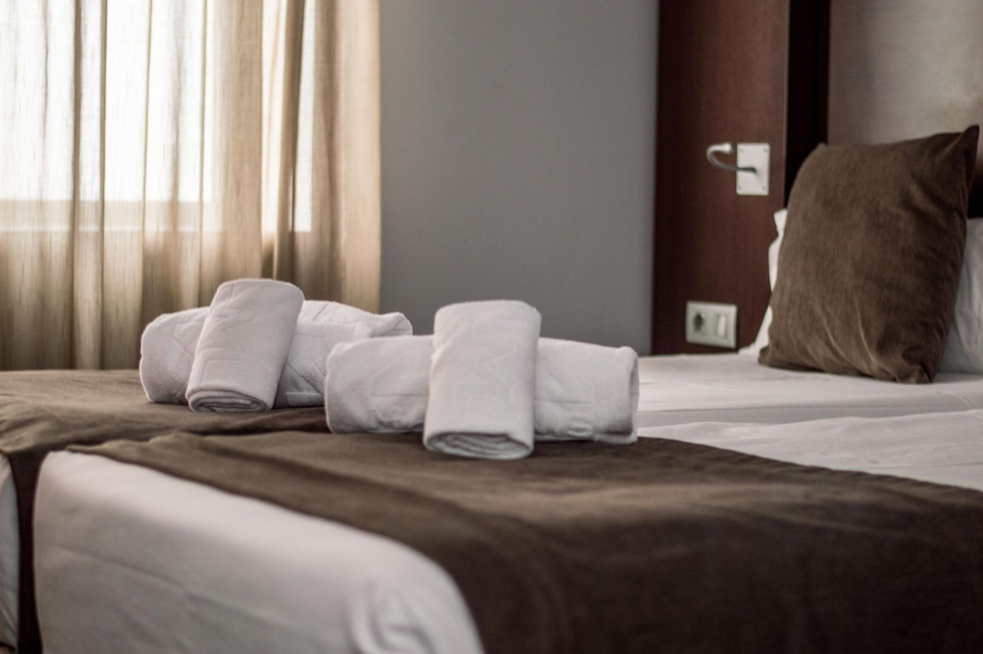 Hotel Madanis Liceo Оспиталет де Лобрегат Екстериор снимка