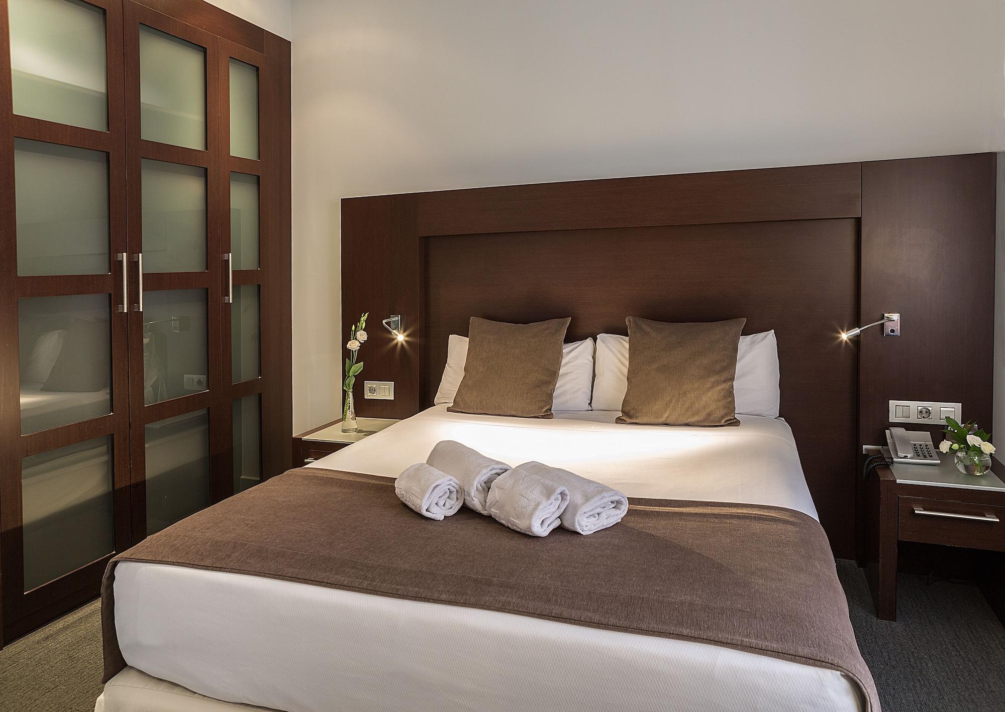 Hotel Madanis Liceo Оспиталет де Лобрегат Екстериор снимка