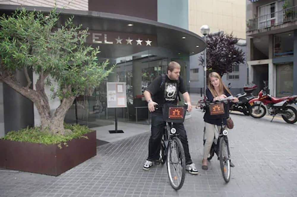 Hotel Madanis Liceo Оспиталет де Лобрегат Екстериор снимка