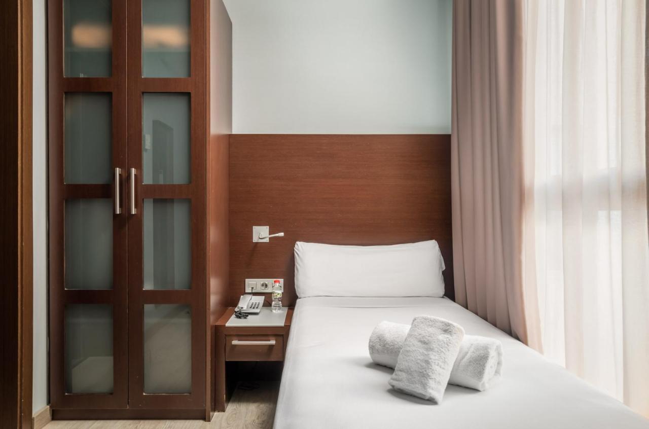 Hotel Madanis Liceo Оспиталет де Лобрегат Екстериор снимка