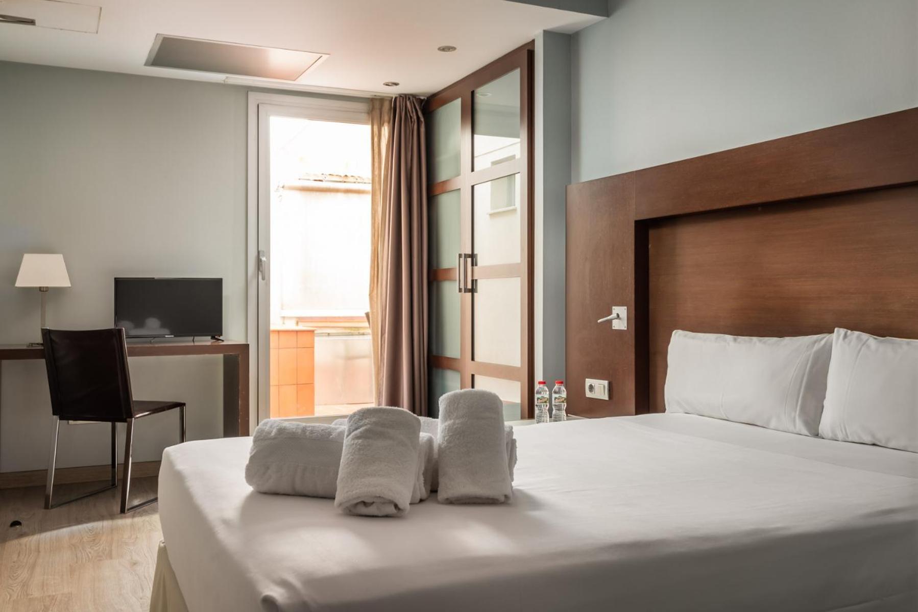 Hotel Madanis Liceo Оспиталет де Лобрегат Екстериор снимка