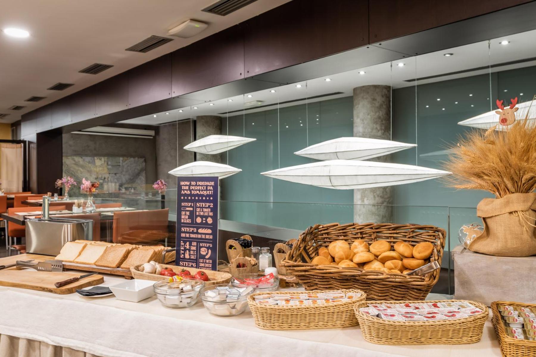 Hotel Madanis Liceo Оспиталет де Лобрегат Екстериор снимка