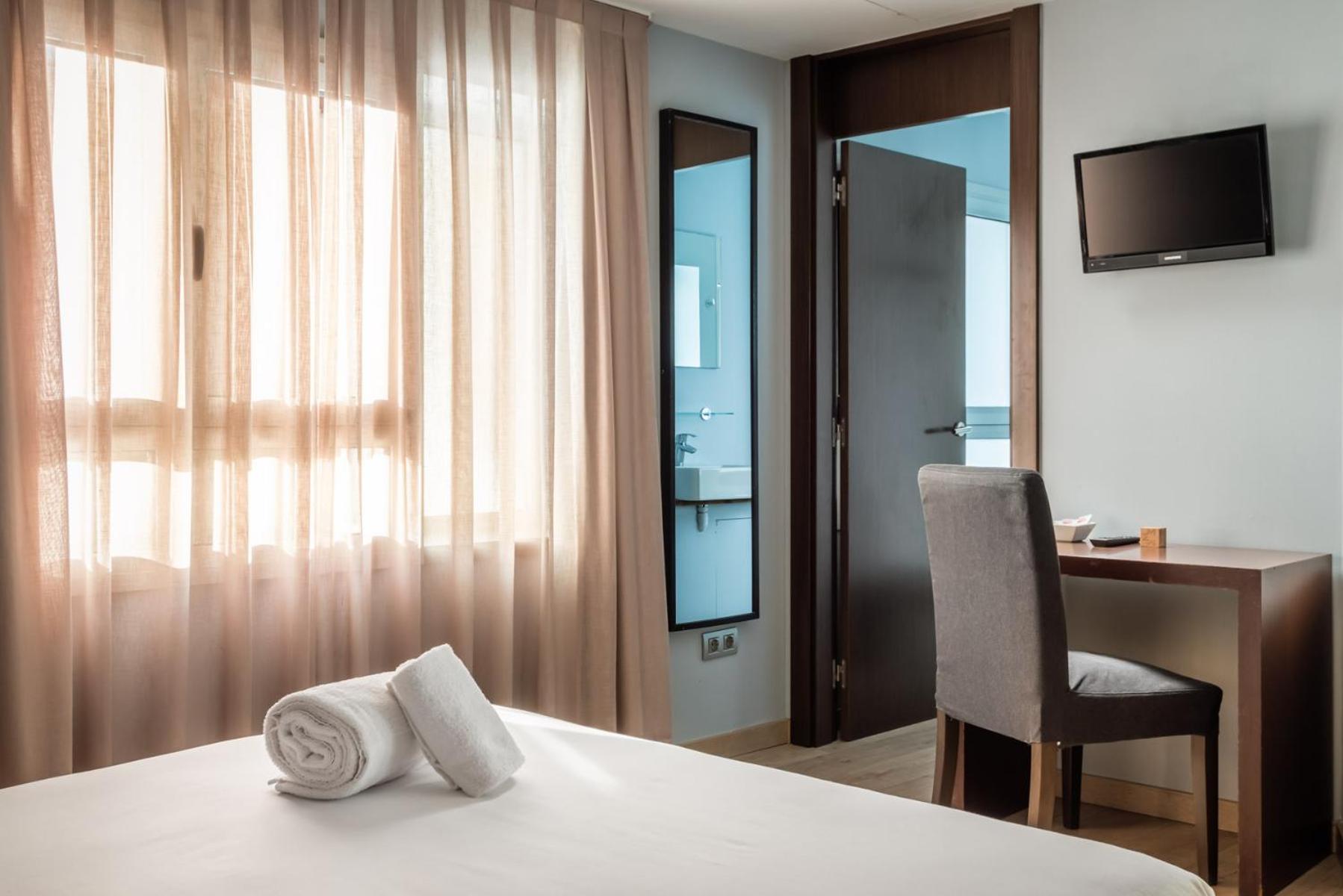 Hotel Madanis Liceo Оспиталет де Лобрегат Екстериор снимка