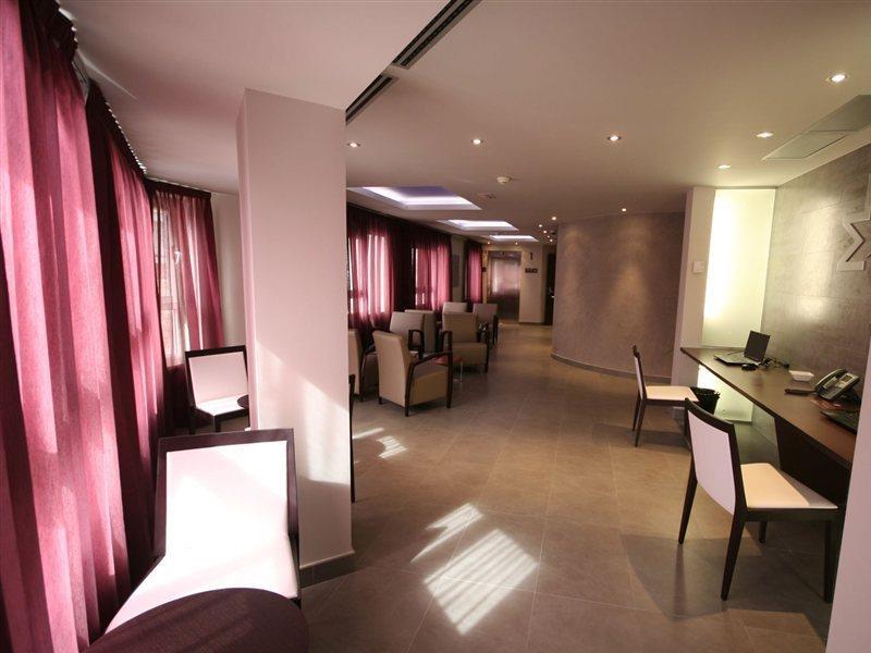 Hotel Madanis Liceo Оспиталет де Лобрегат Екстериор снимка