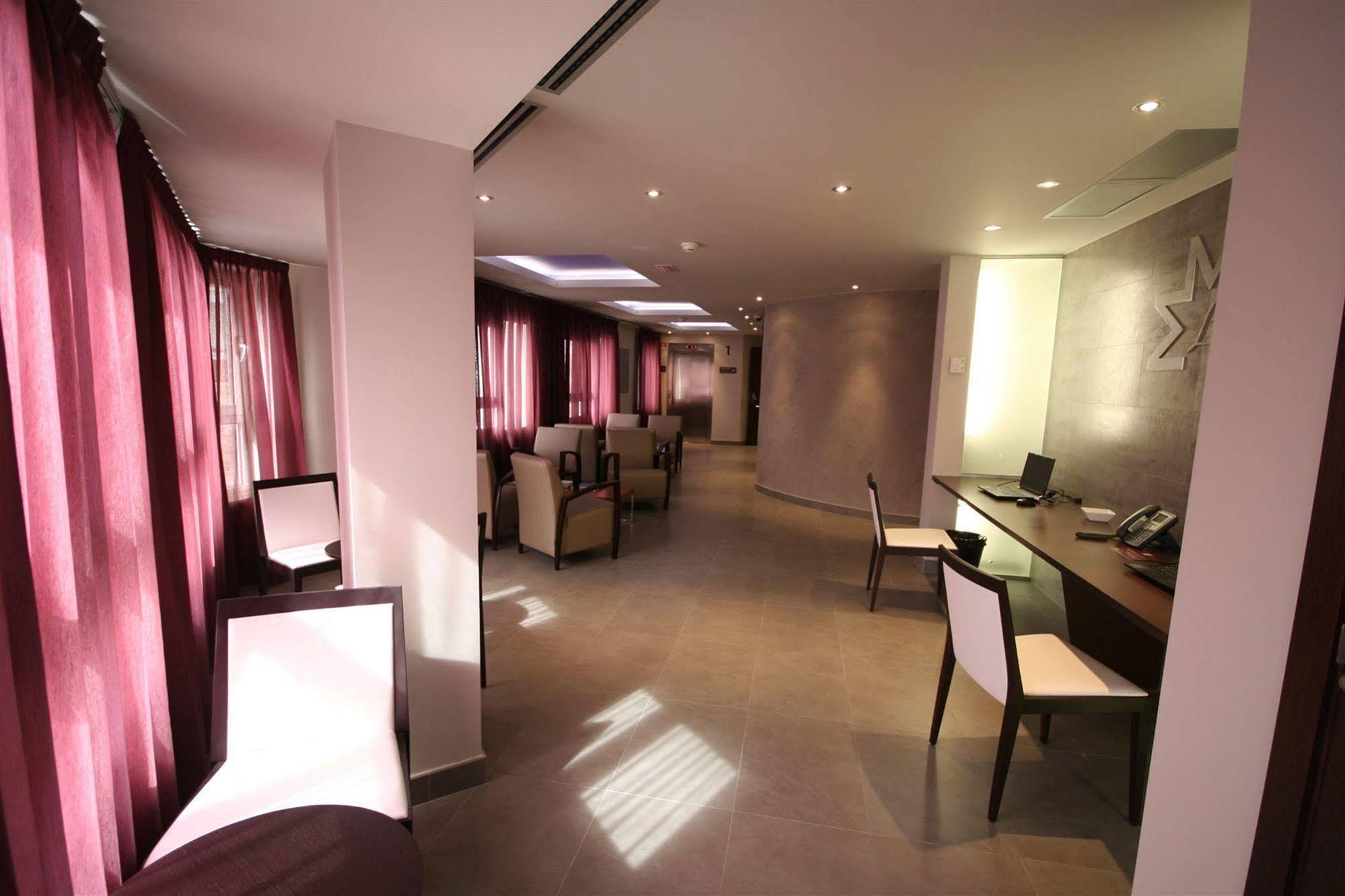 Hotel Madanis Liceo Оспиталет де Лобрегат Екстериор снимка
